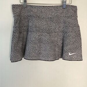 Nike Black and White Skort M